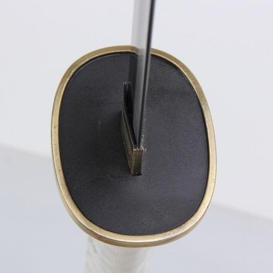 Détail du manche noir du katana de roronoa Zoro dans one piece