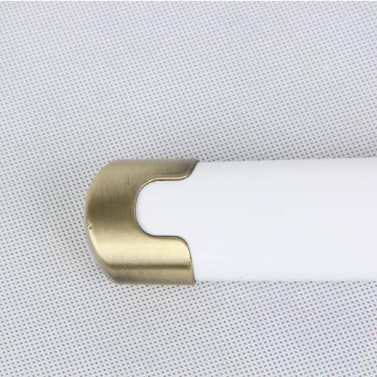 bout doré de la protection du katana de roronoa zoro dans one piece