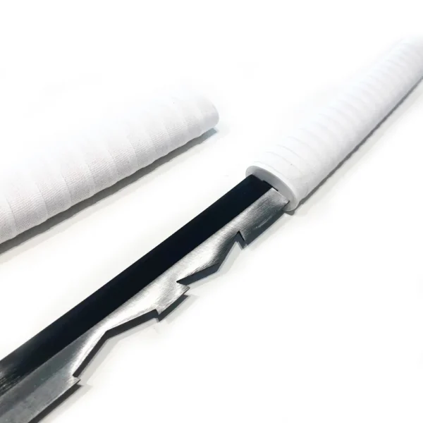 Le Katana Shirasaya Inosuke : Une esthétique élégante en gris et blanc qui évoque la détermination d'Inosuke Hashibira